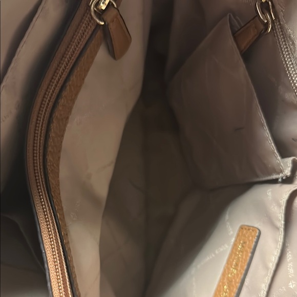 ❣️4/$20 ❣️Michael Kors Cream Shoulder Bag - Picture 7 of 11